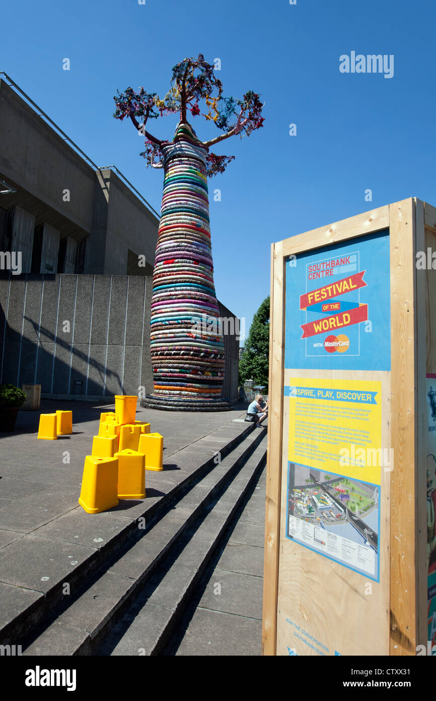 Sous le Baobab, le cadre du Festival de l'exposition mondiale, Queen Elizabeth Hall Terrasse Waterloo Bridge, Southbank, Londres. Banque D'Images