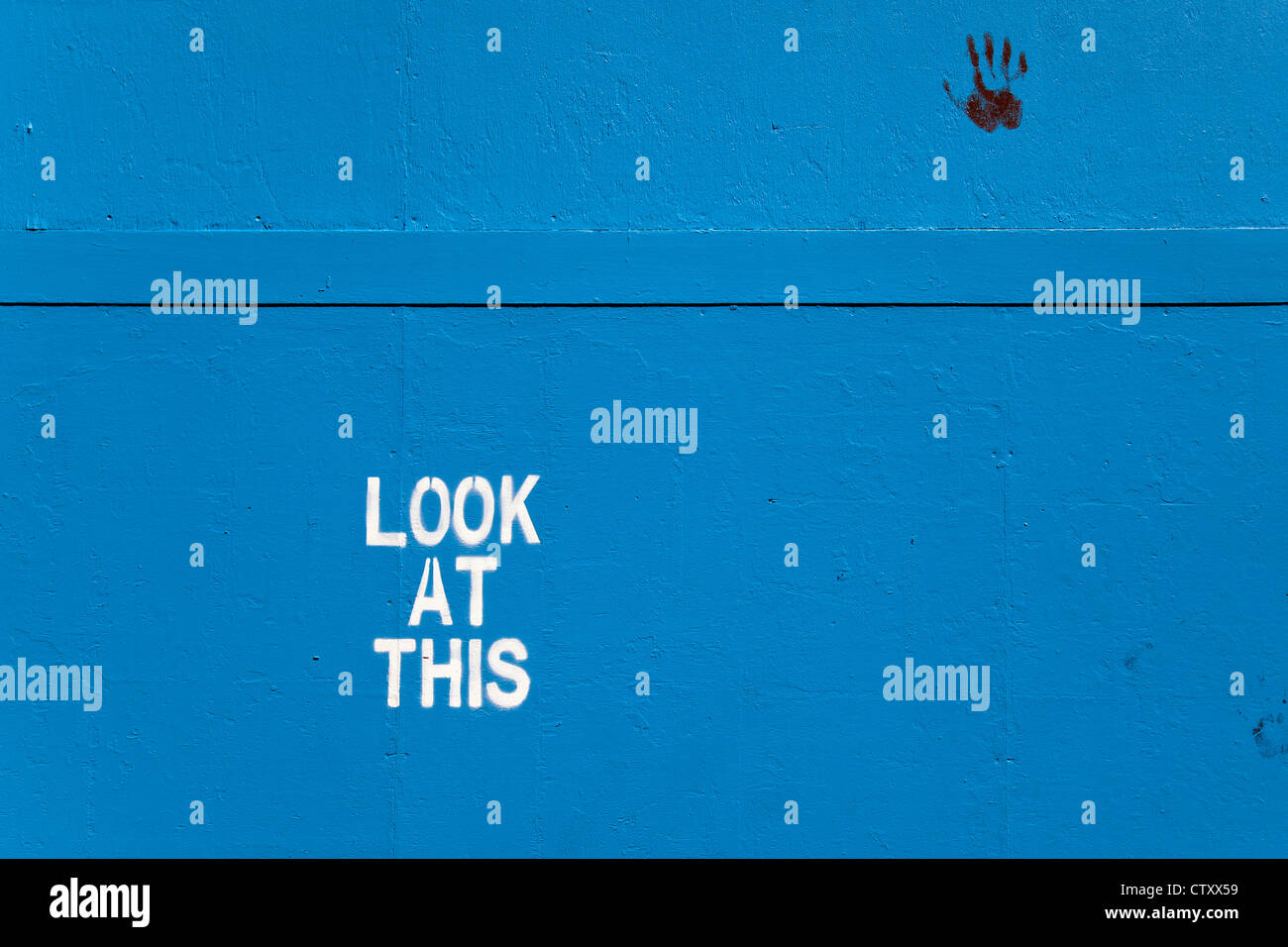 Regardez cette main noire & palm print, Southbank, Londres. Banque D'Images