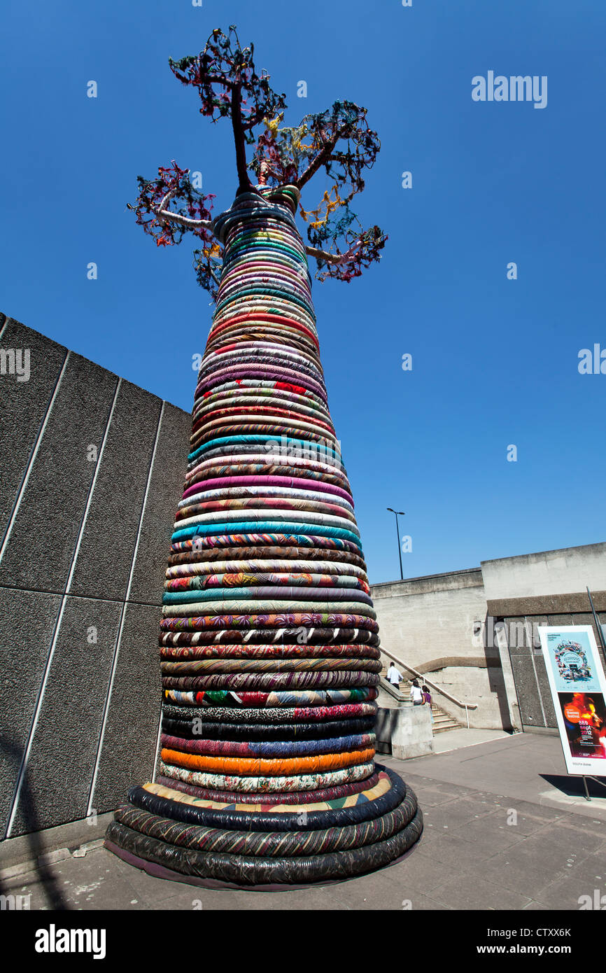 Sous le Baobab, le cadre du Festival de l'exposition mondiale, Queen Elizabeth Hall Terrasse Waterloo Bridge, Southbank, Londres. Banque D'Images