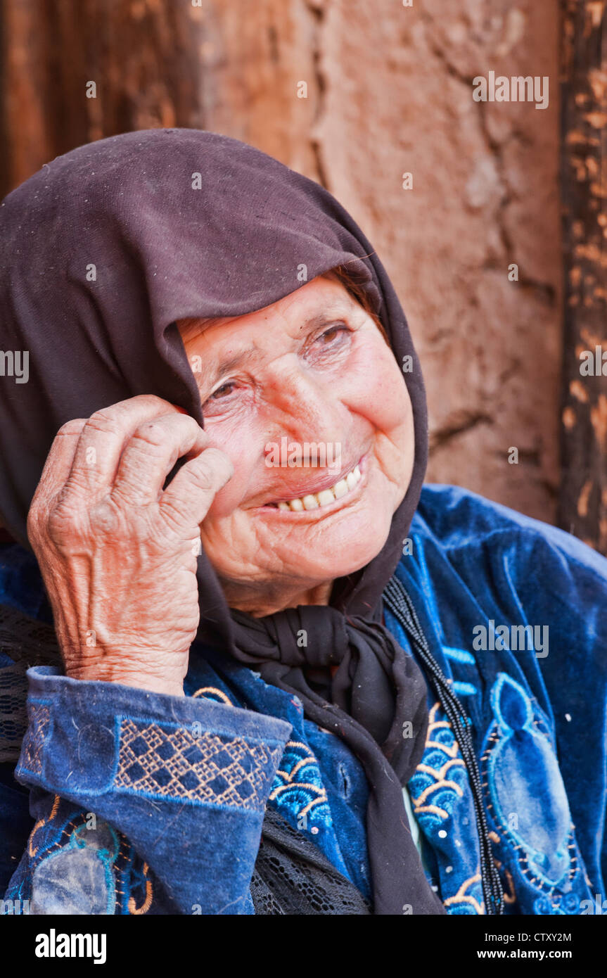 Femme berbère traditionnel dans le sud de l'Atlas, Maroc Banque D'Images