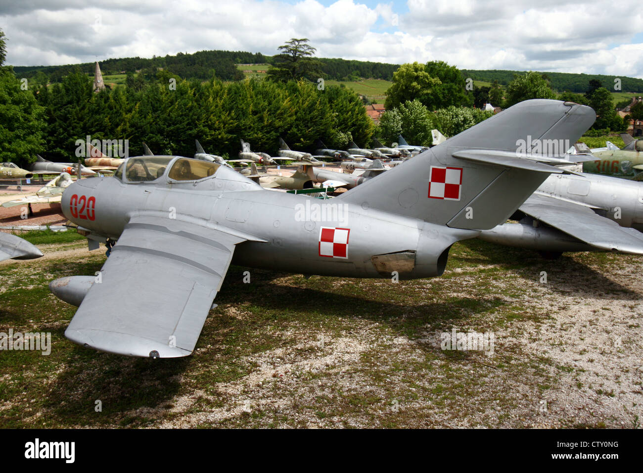 Polish Air Force MiG-15 à l'affiche au Musée de l'aviation au château de Savigny-les-Beaune, France Banque D'Images