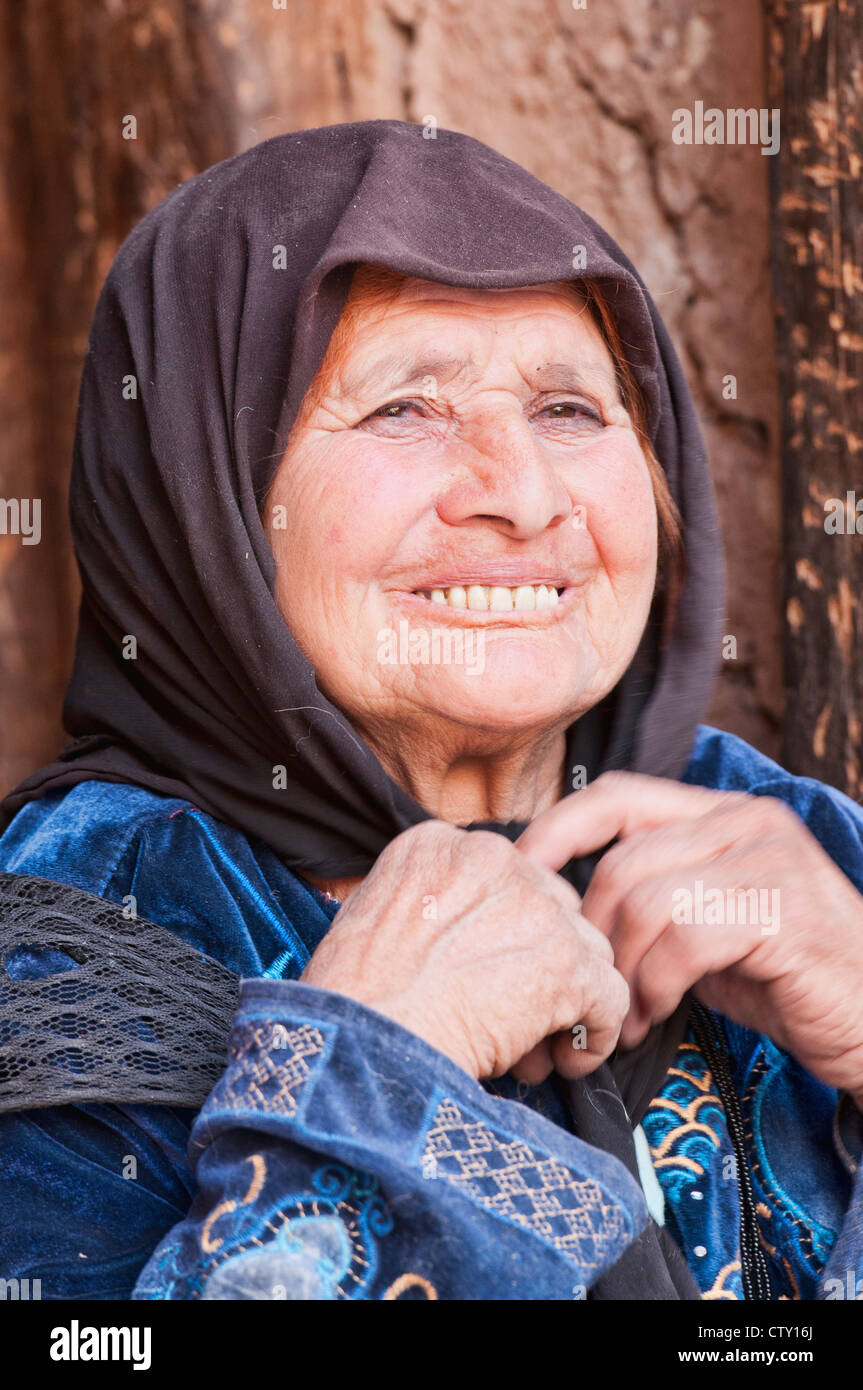 Femme berbère traditionnel dans le sud de l'Atlas, Maroc Banque D'Images