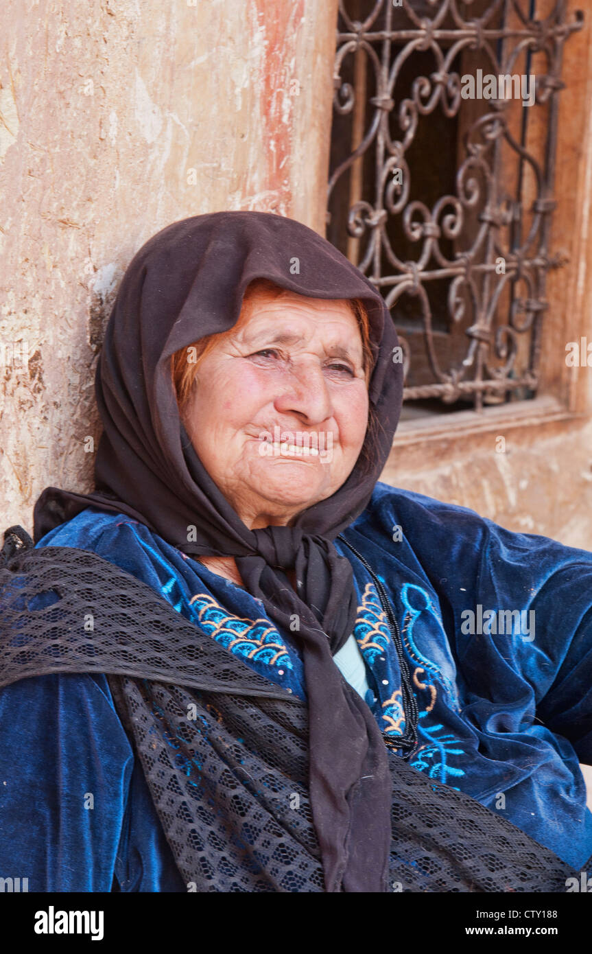 Femme berbère traditionnel dans le sud de l'Atlas, Maroc Banque D'Images