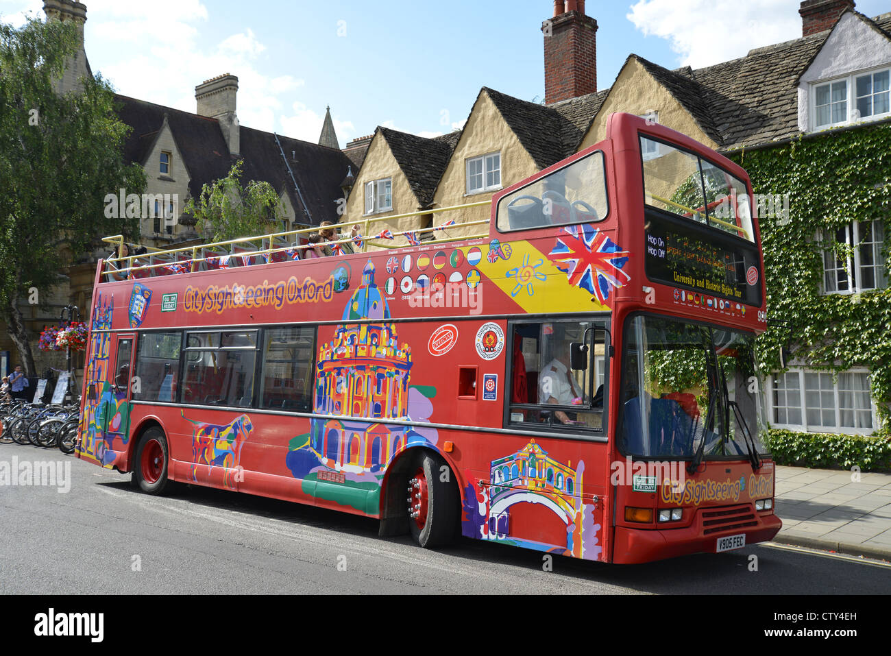 Bus de tourisme de la ville, Broad Street, Oxford, Oxfordshire, Angleterre, Royaume-Uni Banque D'Images