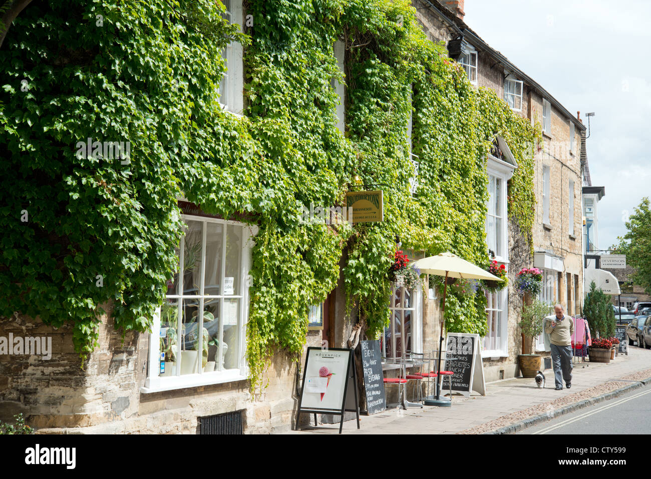 Brothertons Brasserie, High Street, Woodstock, Oxfordshire, Angleterre, Royaume-Uni Banque D'Images