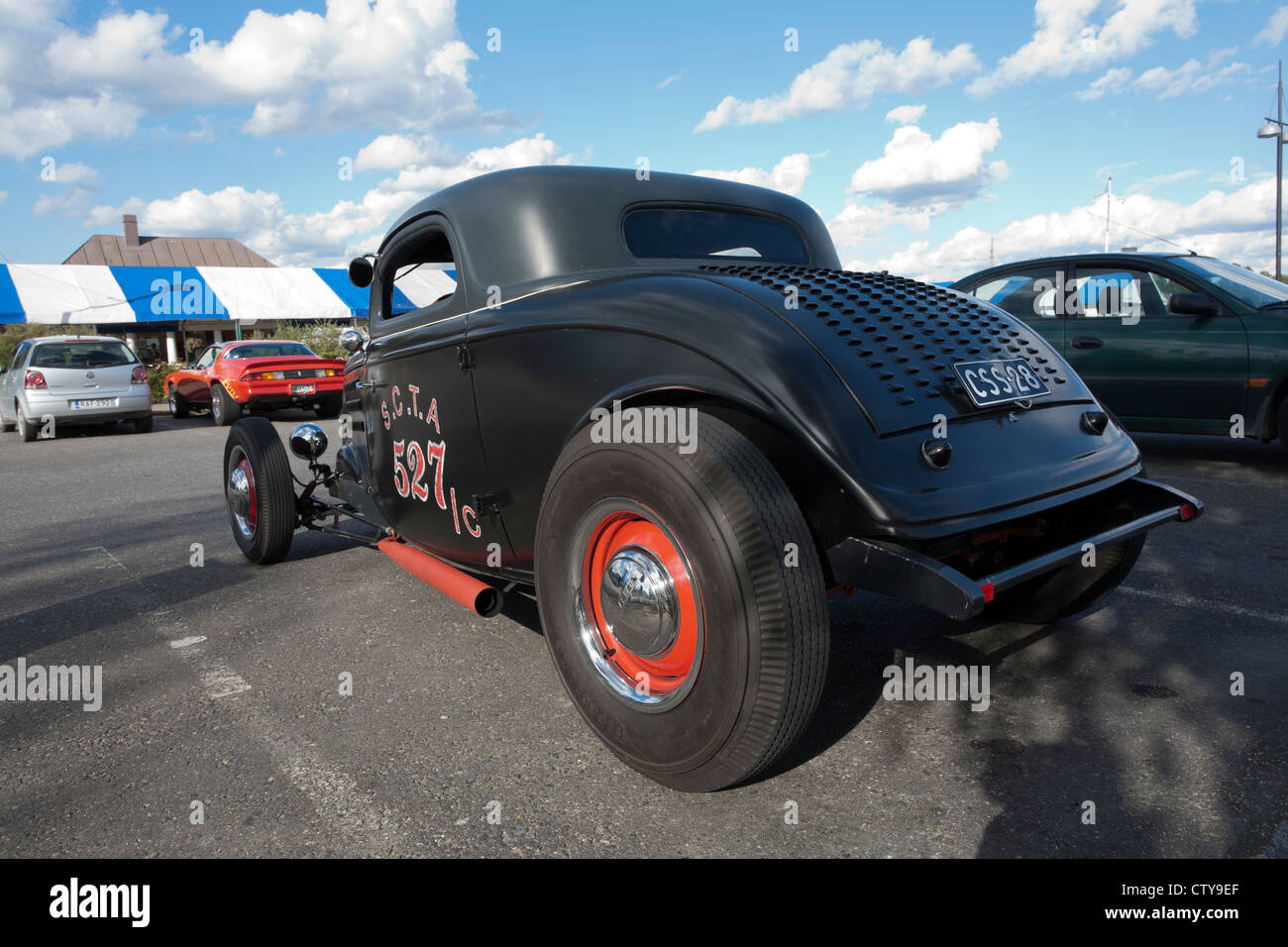 Black hot rod voiture en parc, Mikkeli Finlande Banque D'Images