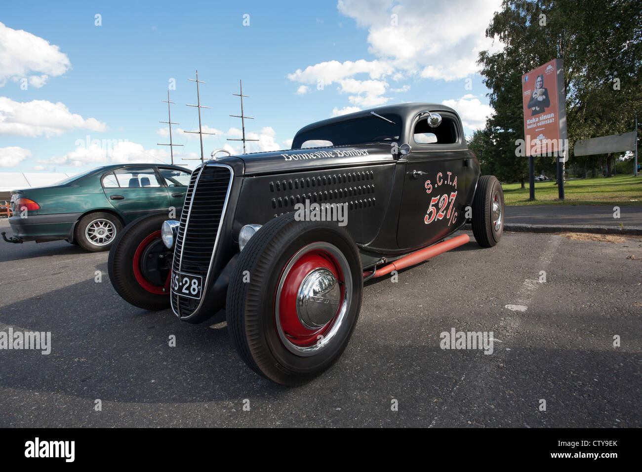 Black hot rod voiture en parc, Mikkeli Finlande Banque D'Images