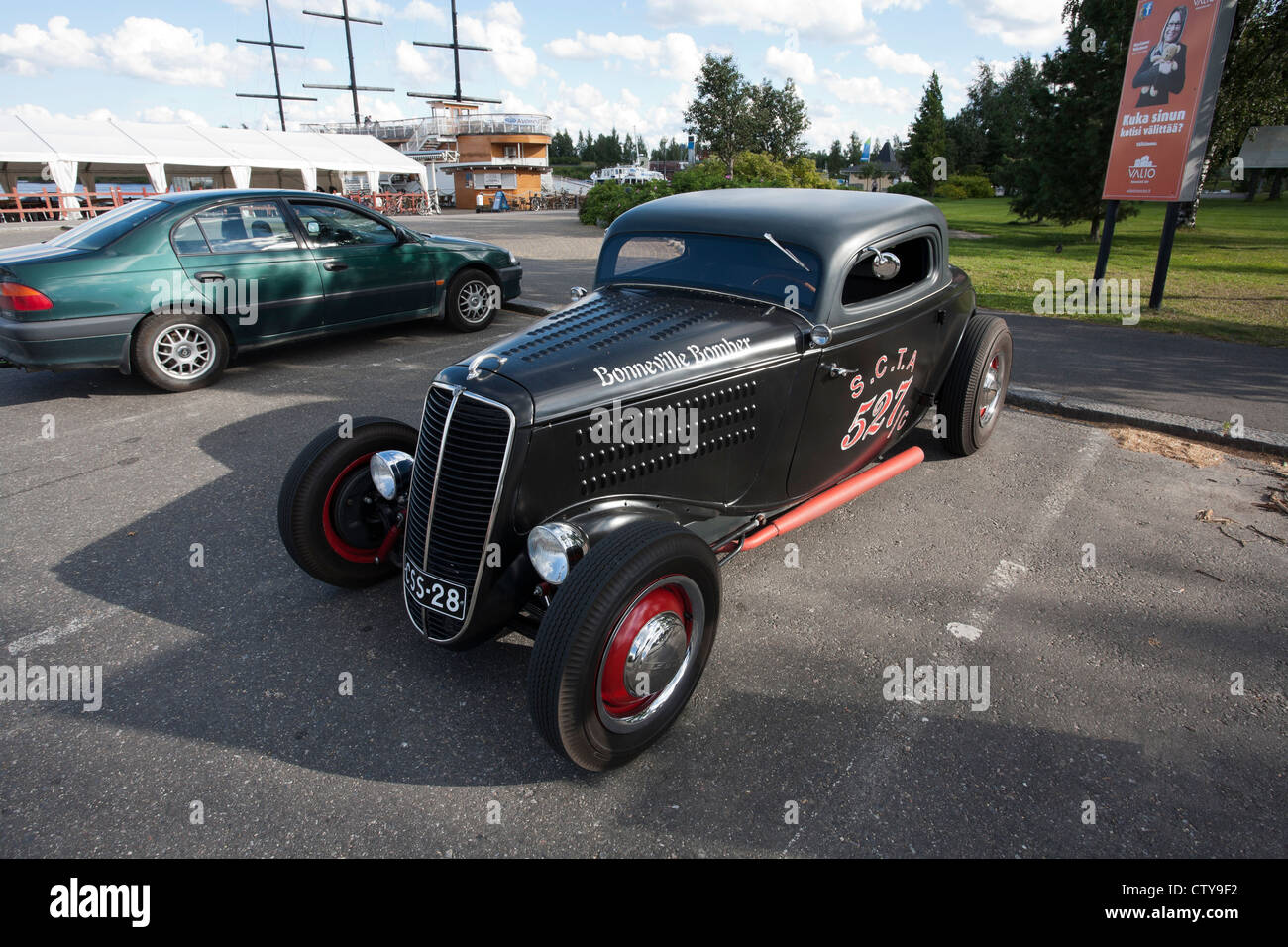 Black hot rod voiture en parc, Mikkeli Finlande Banque D'Images