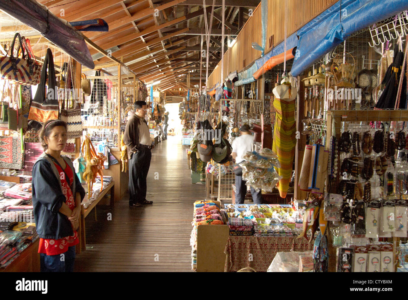 Stand près du Mont Kinabalu, Sabah, Bornéo Banque D'Images