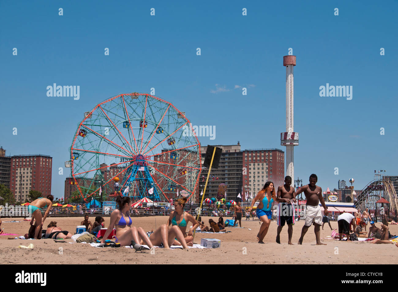 Deno's Wonder Wheel Amusement Park Coney Island Luna Beach Boardwalk Brooklyn New York Banque D'Images