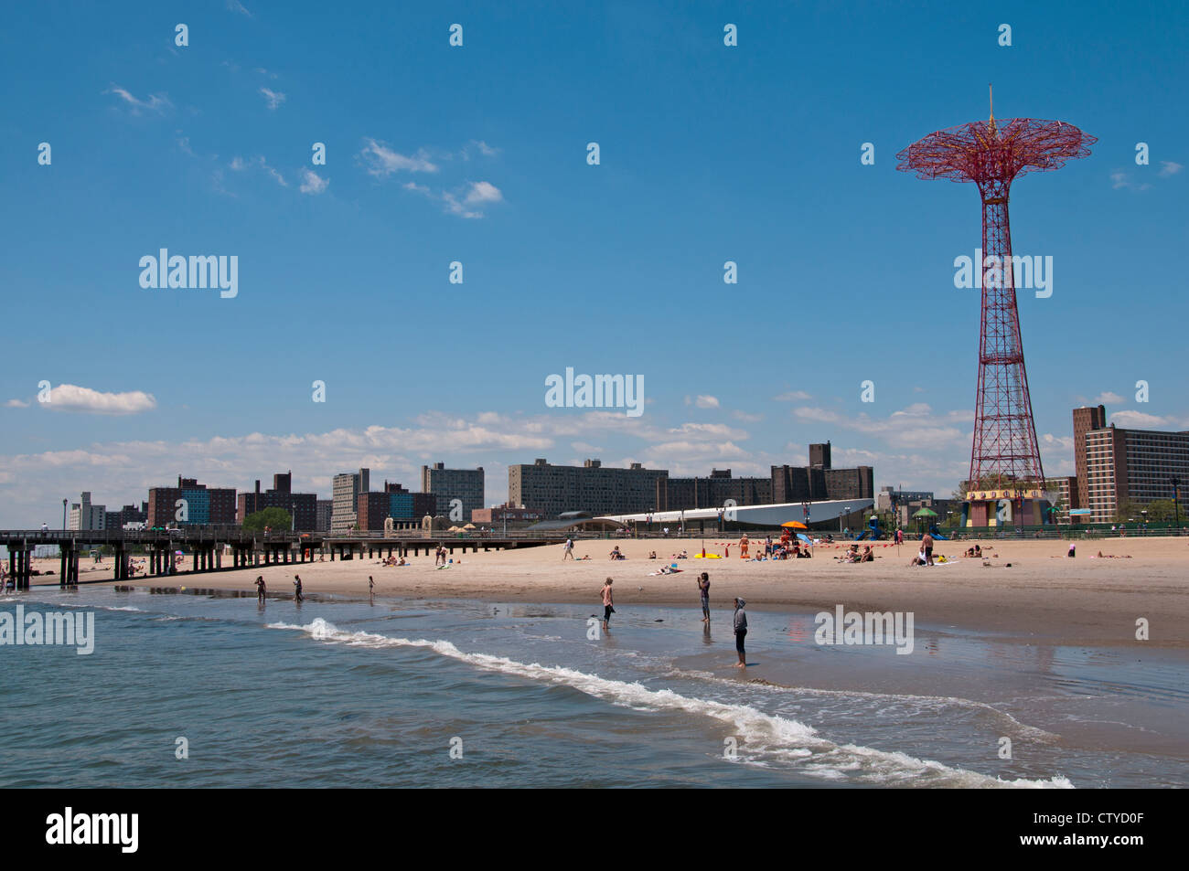 Deno's Wonder Wheel Amusement Park Coney Island Luna Beach Boardwalk Brooklyn New York Banque D'Images