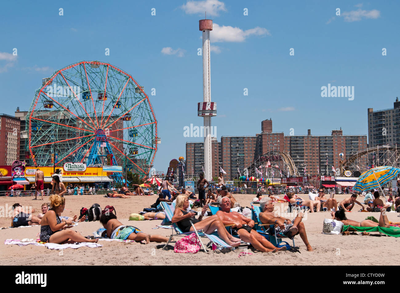 Deno's Wonder Wheel Amusement Park Coney Island Luna Beach Boardwalk Brooklyn New York Banque D'Images