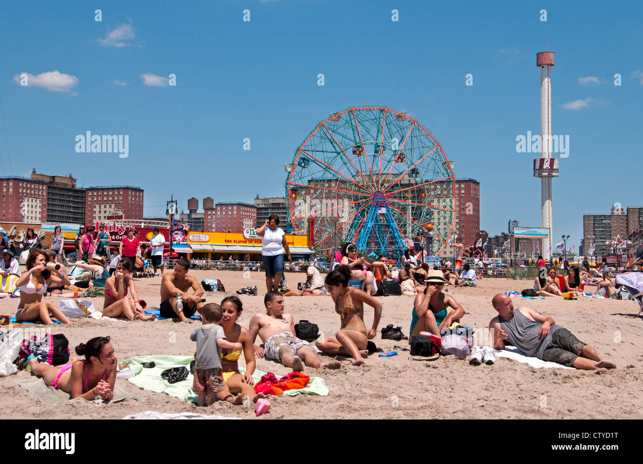 Deno's Wonder Wheel Amusement Park Coney Island Luna Beach Boardwalk Brooklyn New York Banque D'Images