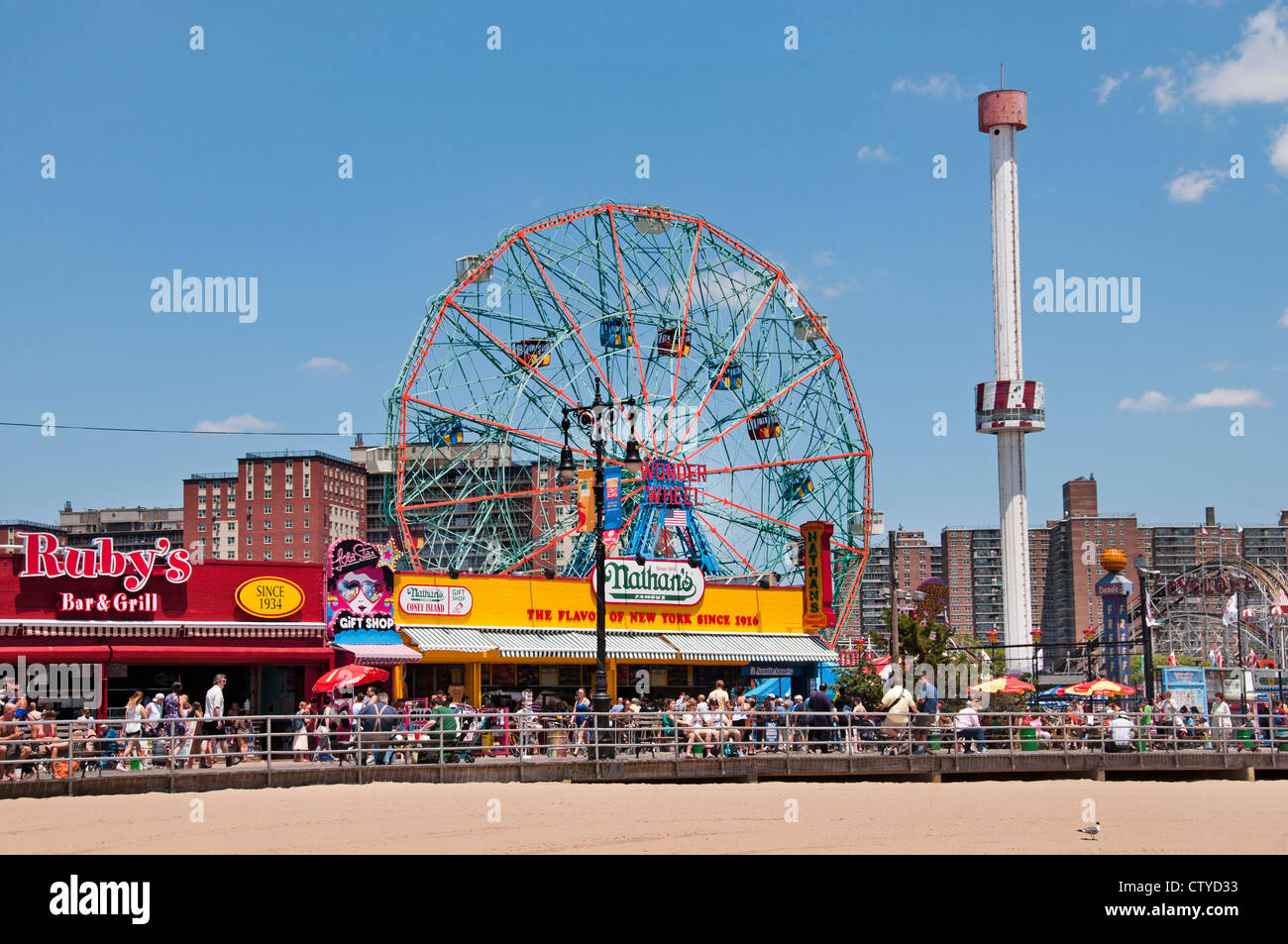Deno's Wonder Wheel Amusement Park Coney Island Luna Beach Boardwalk Brooklyn New York Banque D'Images
