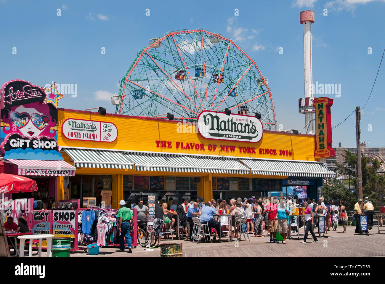 Deno's Wonder Wheel Amusement Park Coney Island Luna Beach Boardwalk Brooklyn New York Banque D'Images