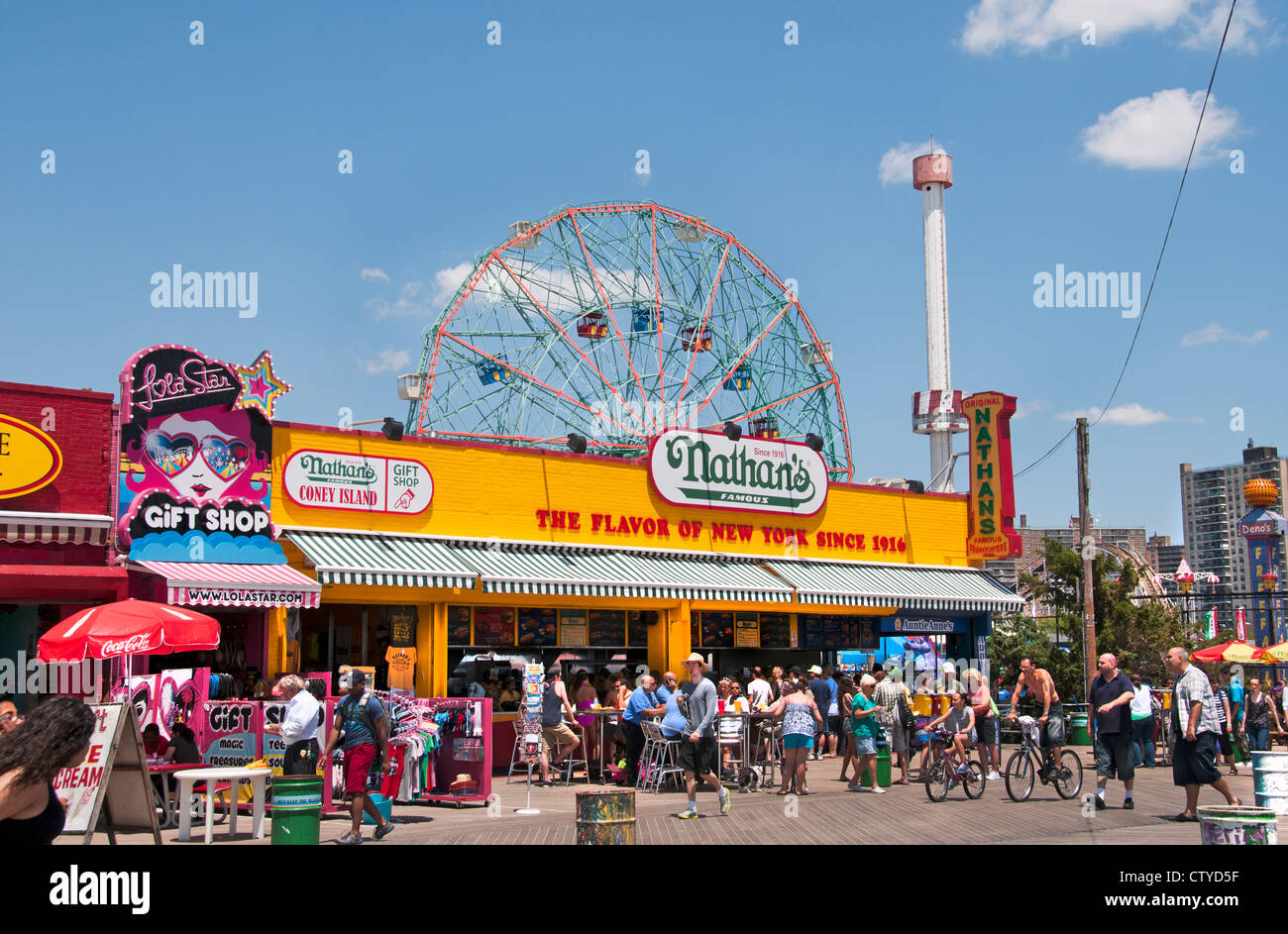 Deno's Wonder Wheel Amusement Park Coney Island Luna Beach Boardwalk Brooklyn New York Banque D'Images