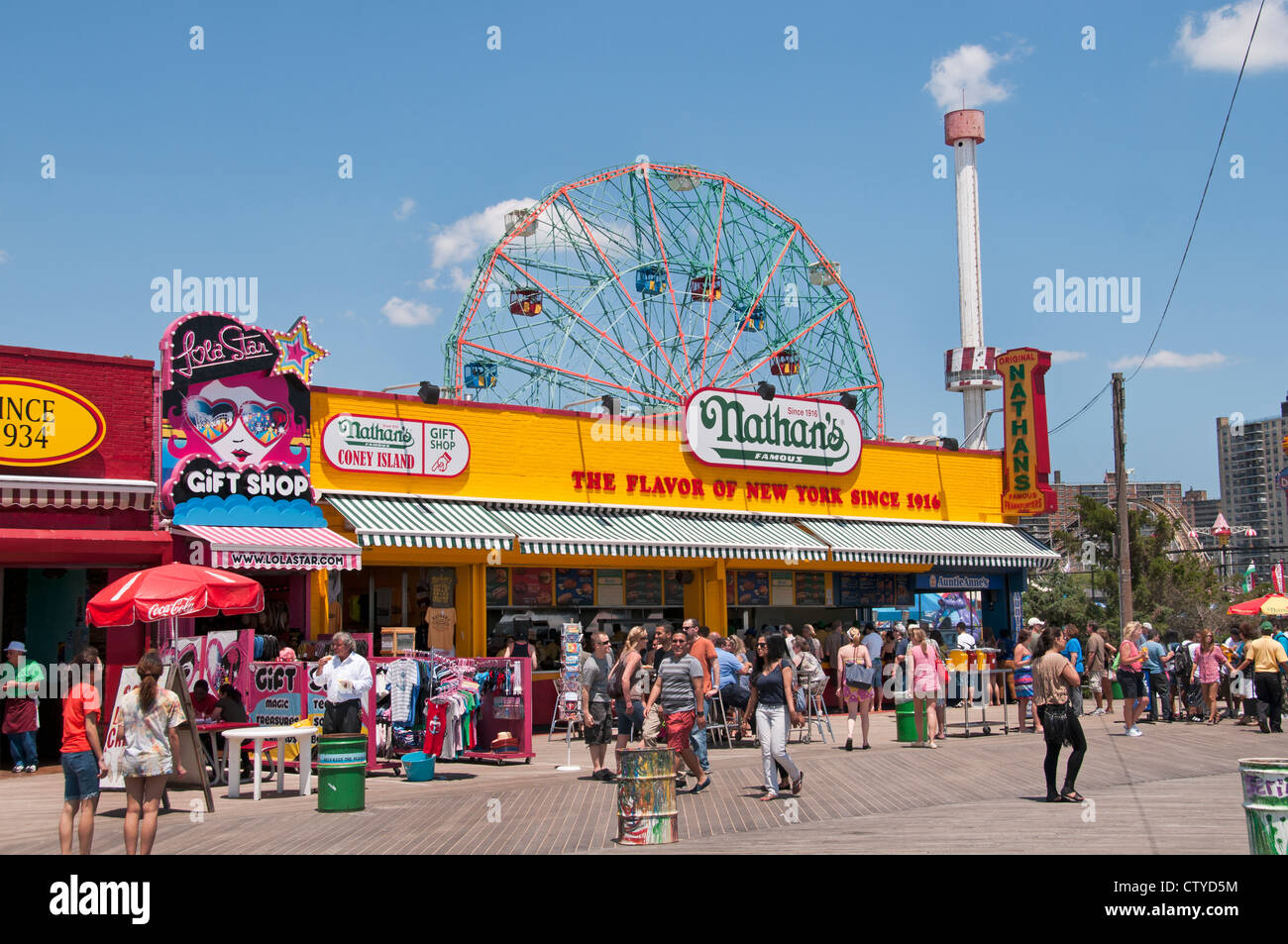 Deno's Wonder Wheel Amusement Park Coney Island Luna Beach Boardwalk Brooklyn New York Banque D'Images