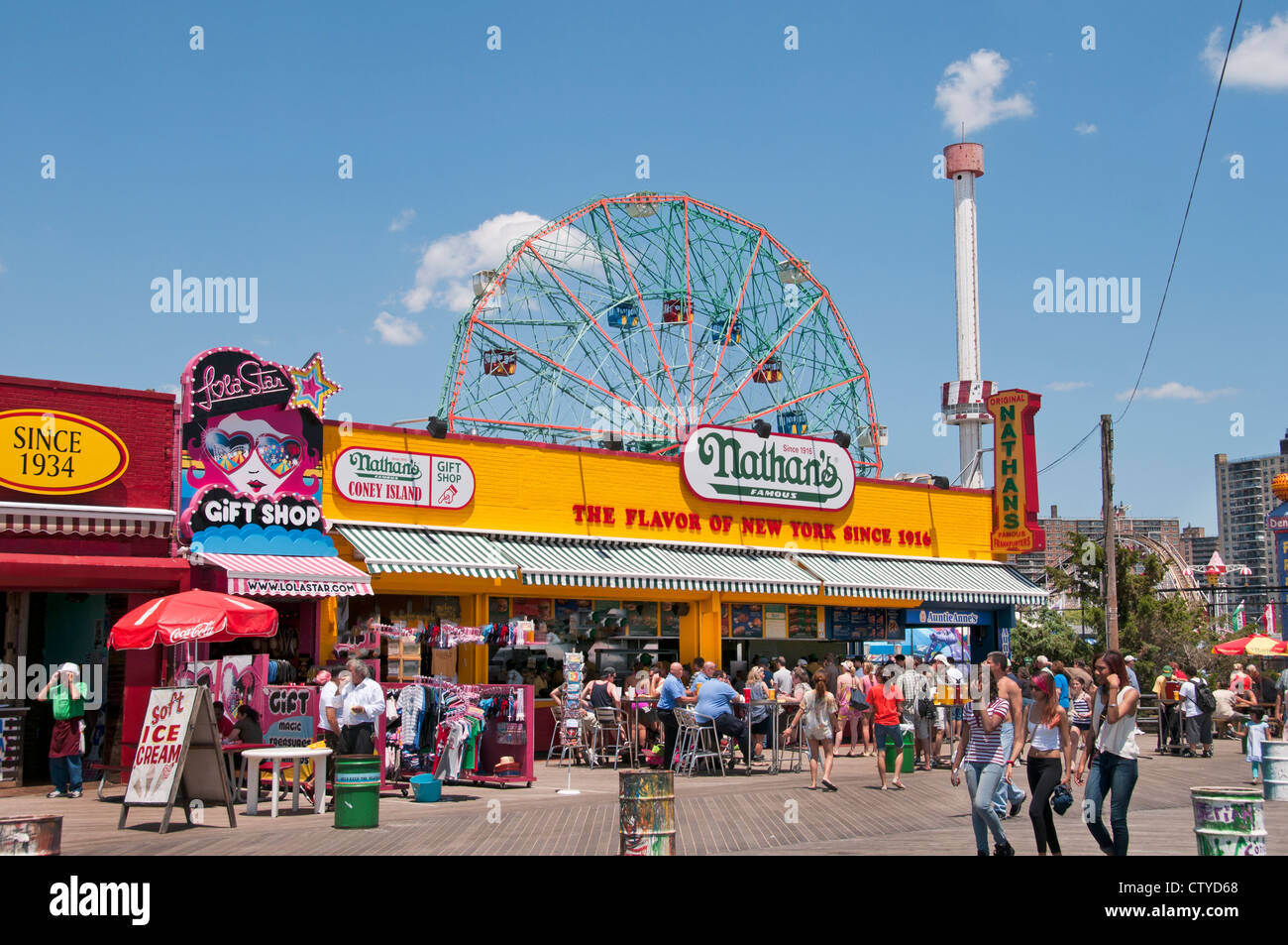 Deno's Wonder Wheel Amusement Park Coney Island Luna Beach Boardwalk Brooklyn New York Banque D'Images