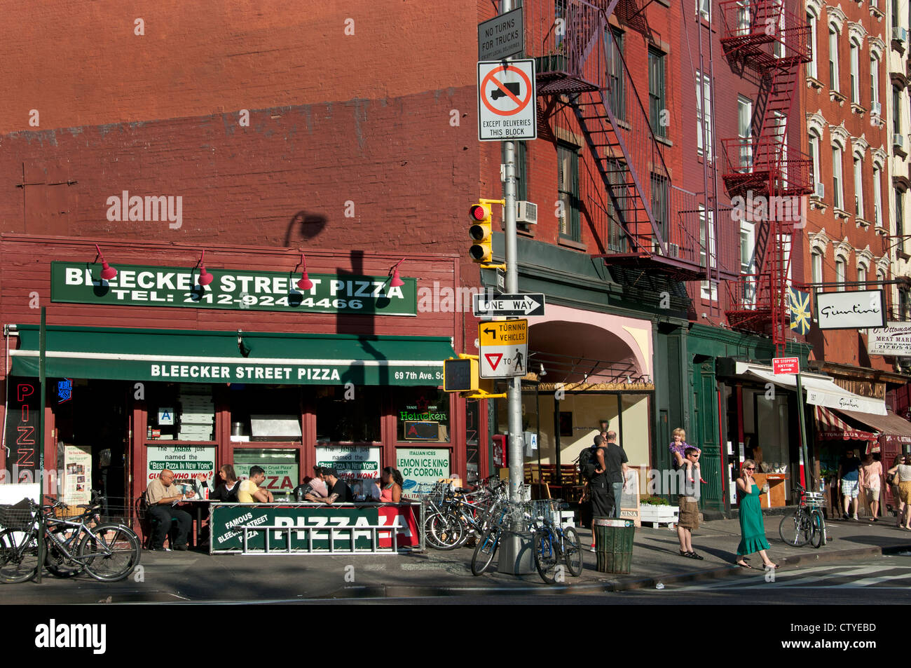 La Bleecker Street 6th Avenue West Village (Greenwich Village ) Manhattan New York United States of America Banque D'Images