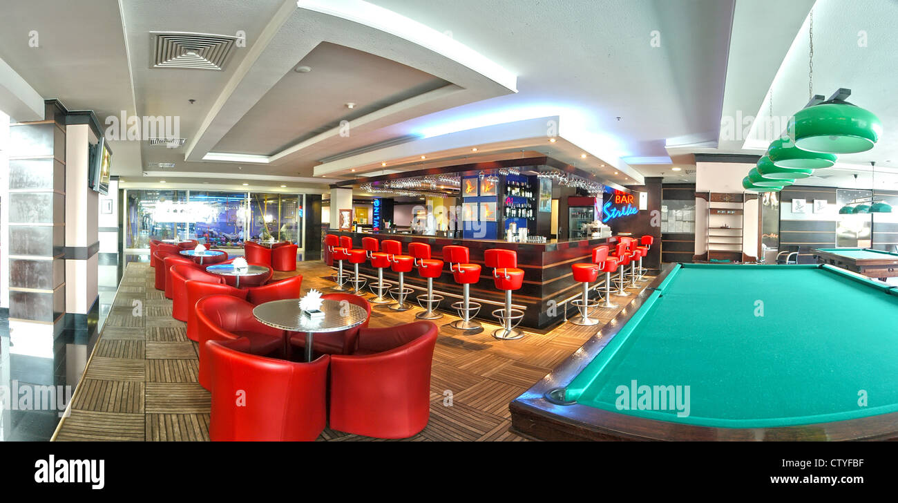 Cafe avec billard Photo Stock - Alamy