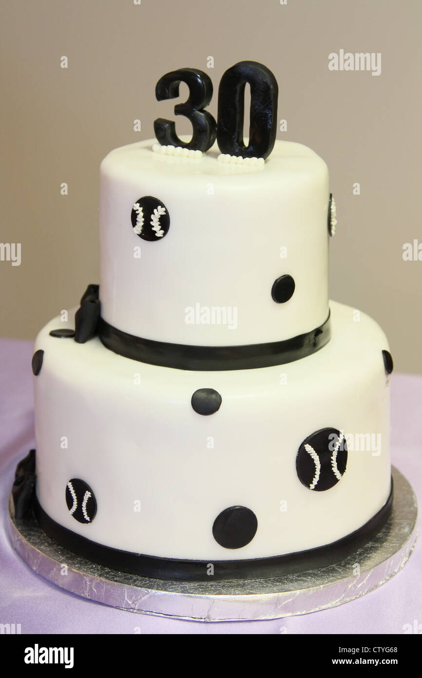 Gateau D Anniversaire 30 Ans White Photo Stock Alamy Gateau D Anniversaire 30 Ans White Photo Stock Alamy