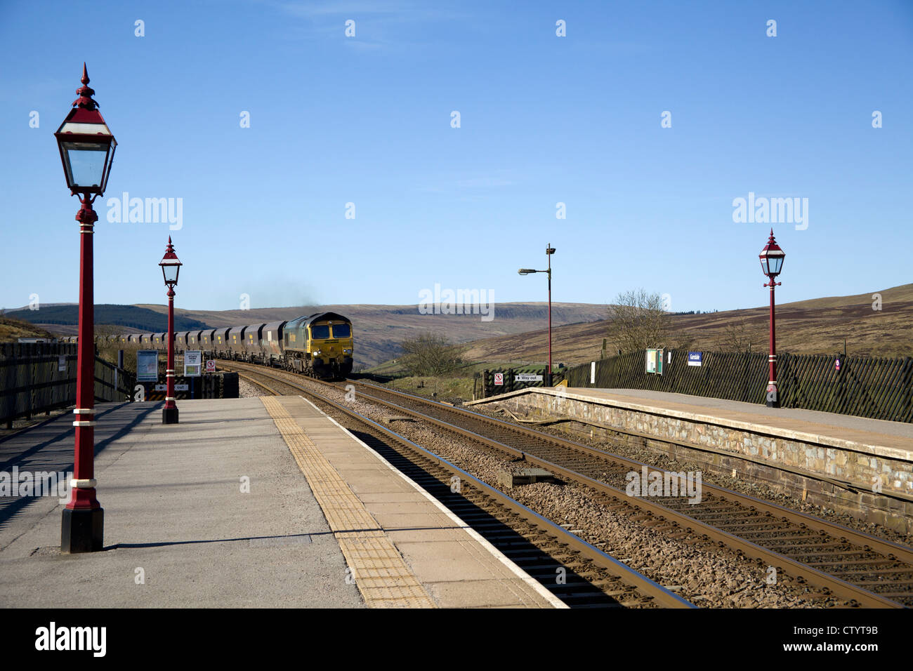 Train de charbon Freightliner passant Garsdale gare sur la célèbre s'installer à Carlisle railway, Garsdale, Cumbria, Angleterre Banque D'Images