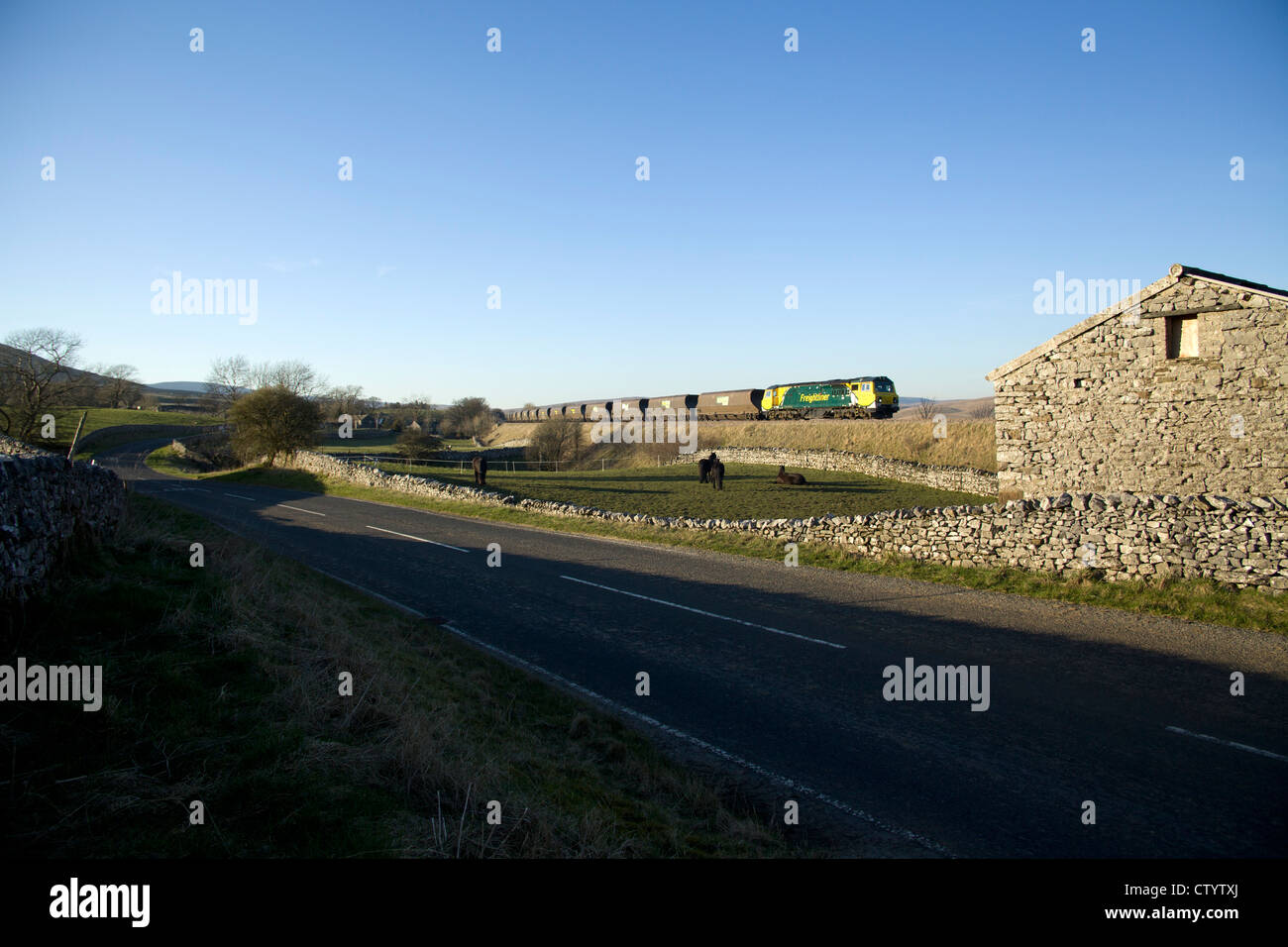 70004 Armoy passe sur la ligne de chemin de fer Settle et Carlisle avec 6M32 10.03 - Killoch Fiddlers Ferry. Lundi 26 Mars 2012 Banque D'Images