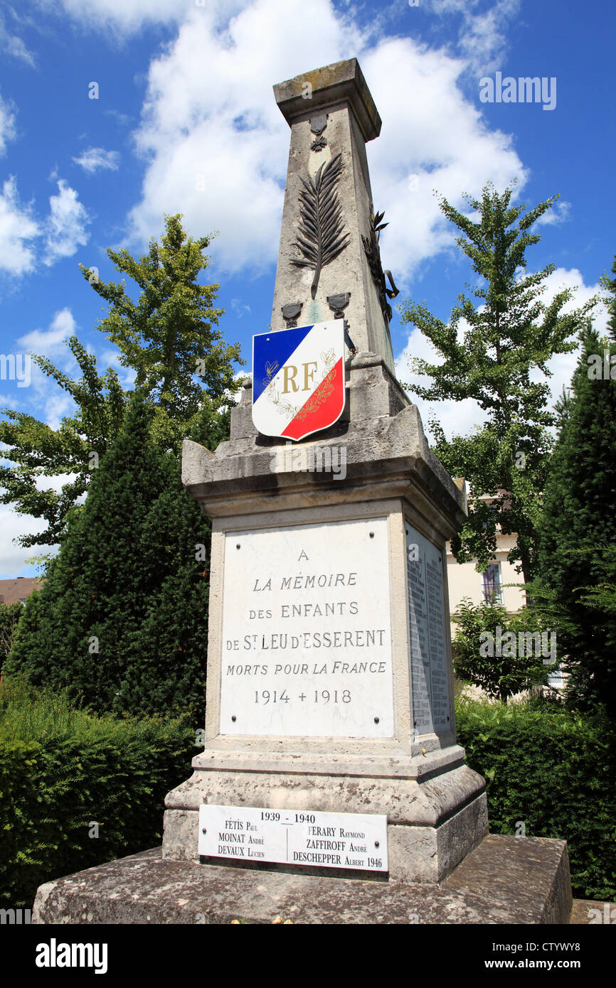 Monument commémoratif de guerre français dans la ville de St Leu d'Esserent Banque D'Images