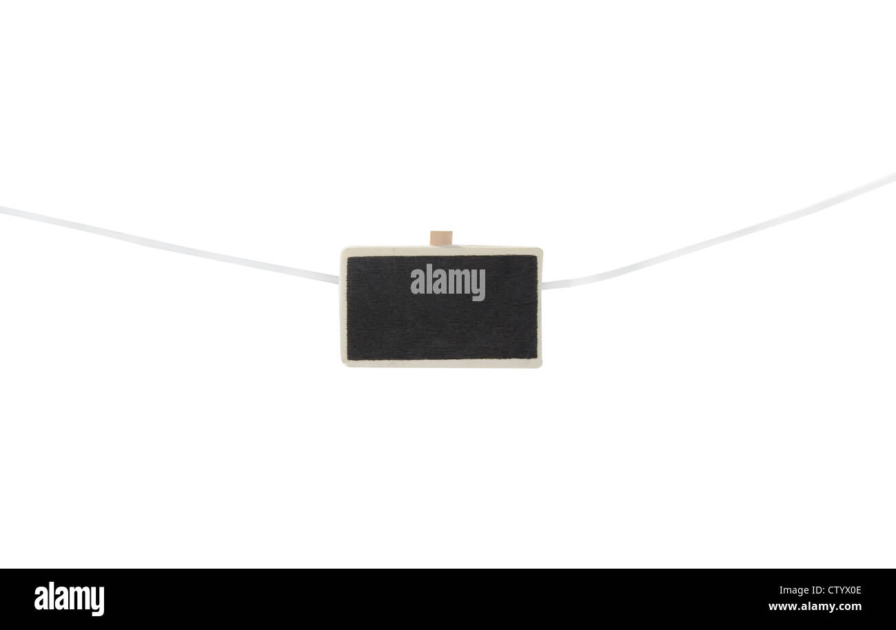 Un mini tableau sur une corde isolé sur fond blanc Banque D'Images