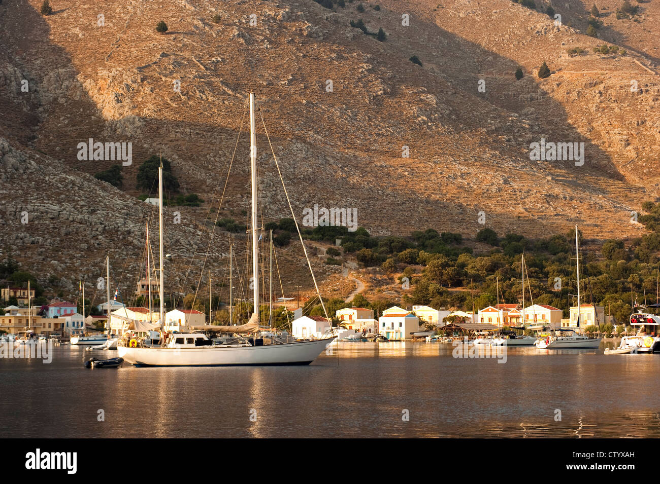 Vue panoramique sur la baie de Pedi Symi, Grèce Banque D'Images