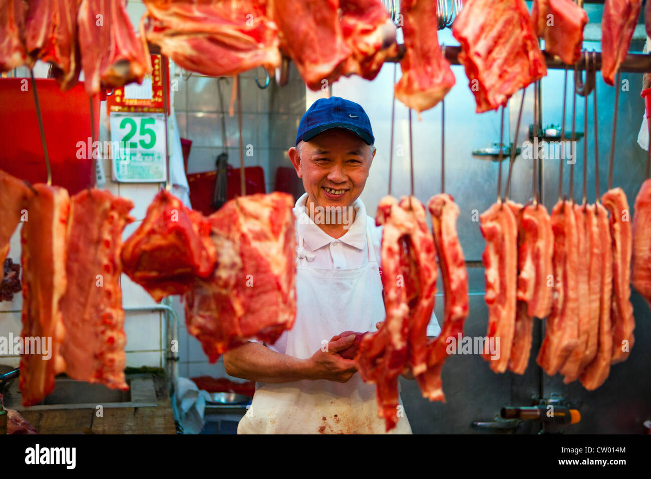 Portrait de boucher à Tai Po Market, nouveaux territoires, Hong Kong, Chine Banque D'Images