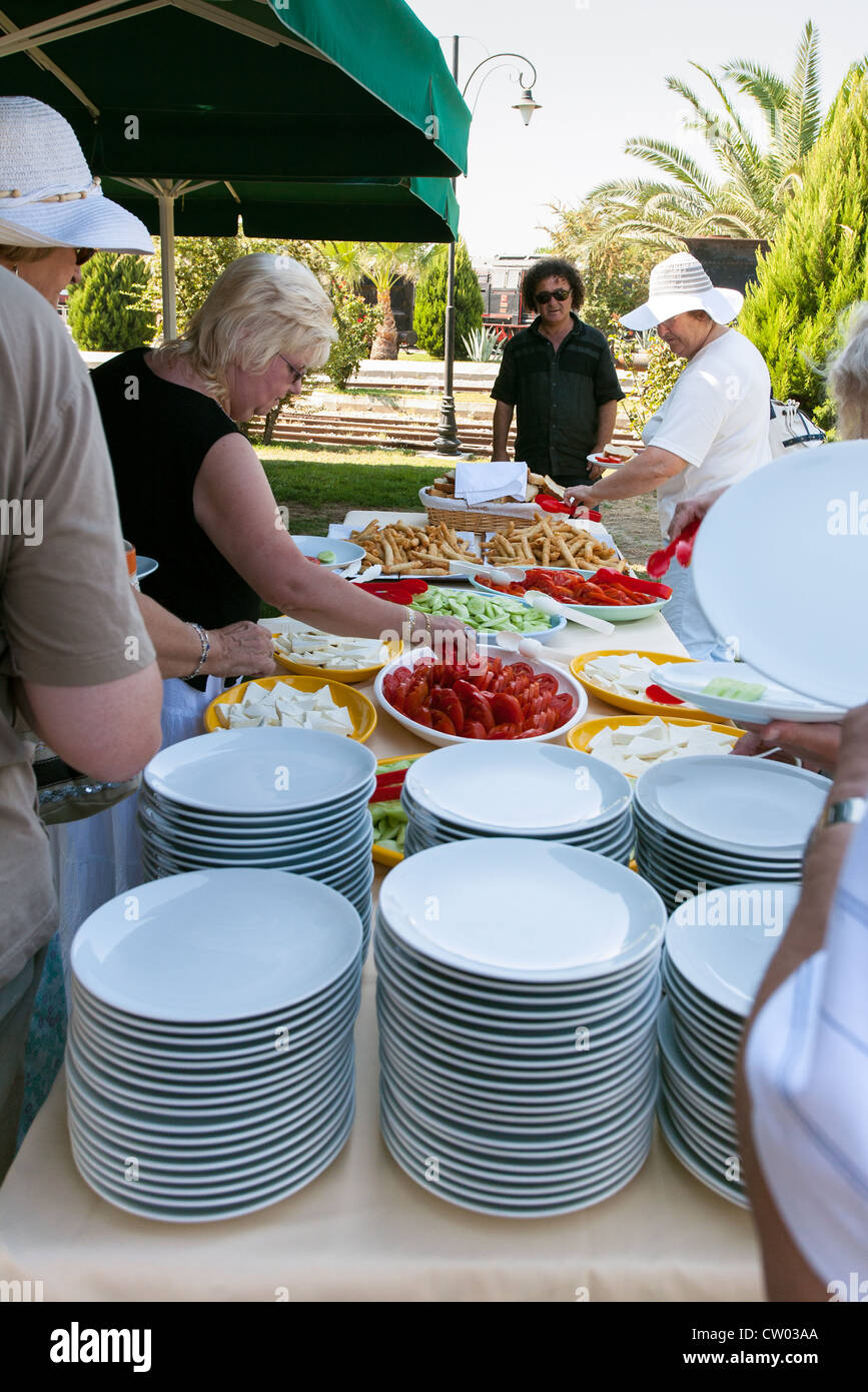 Repas buffet pour les touristes.près d'Ephèse (Turquie excursions bateau de croisière ) Banque D'Images