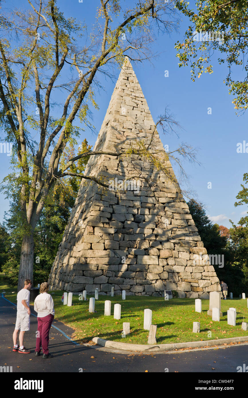 Richmond virginia confederate pyramid Banque de photographies et d ...