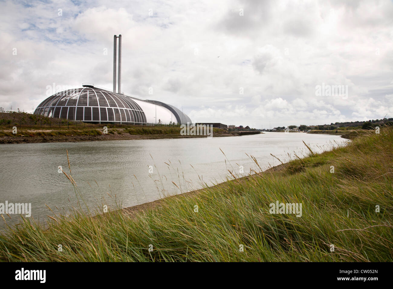 Incinérateur de Newhaven, récupération d'énergie le long du côté de la rivière Ouse à Newhaven Harbour. Banque D'Images