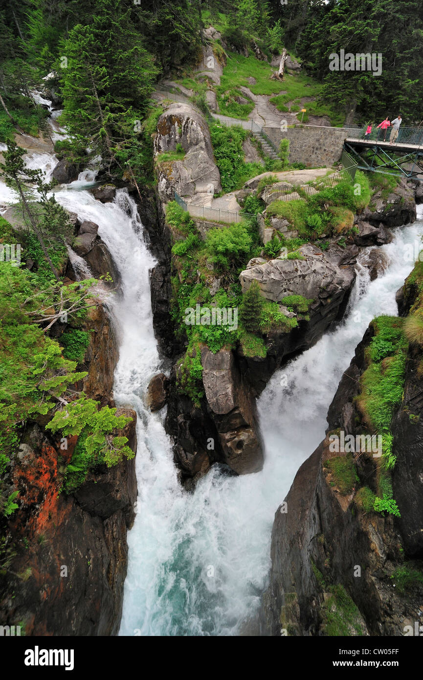 Cascade et confluent du Gave de Marcadau et la Gaube au pont d'Espagne, Hautes-Pyrénées, Pyrénées, France Banque D'Images