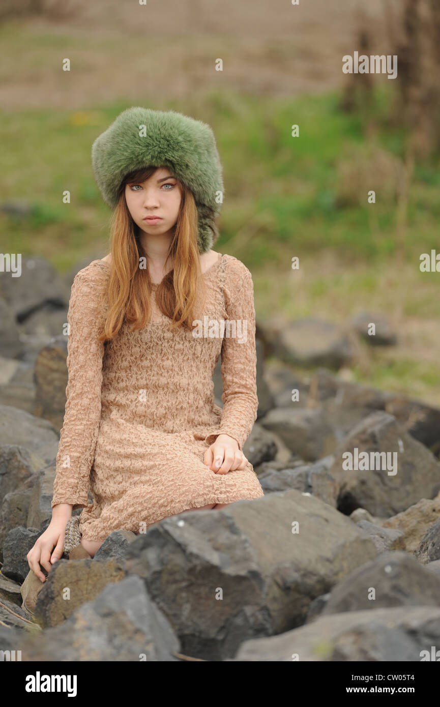 Teenage girl wearing fur hat outdoors Banque D'Images