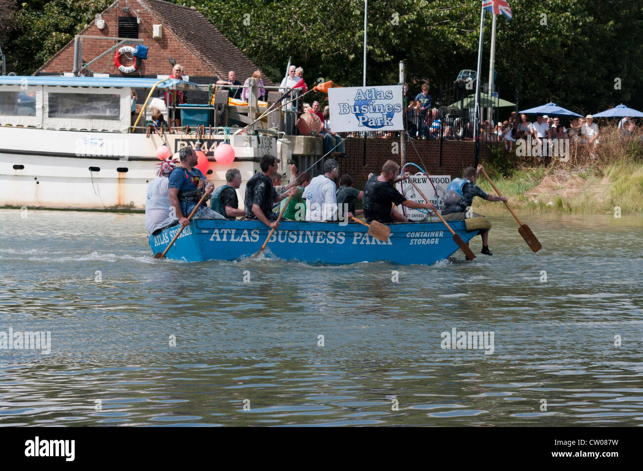 La série annuelle de la race sur la rivière Rother à Rye East Sussex UK Banque D'Images
