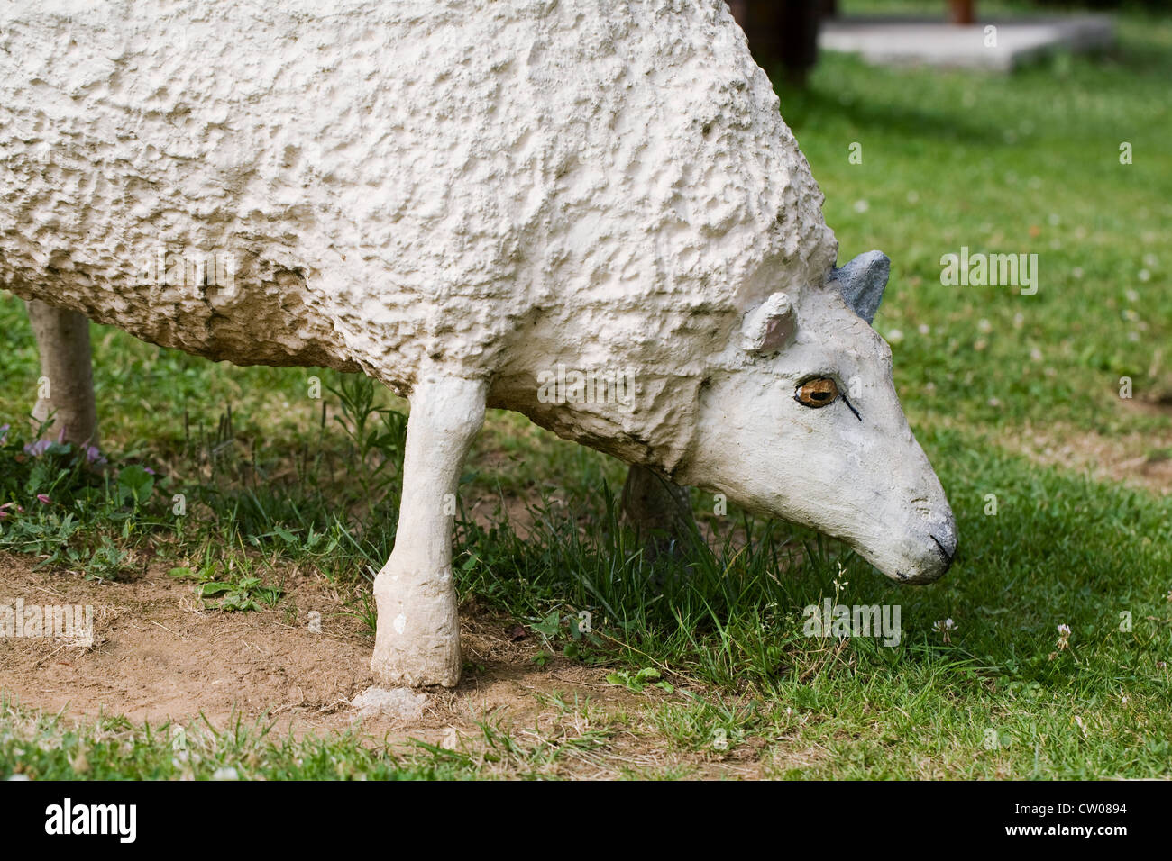 Moutons en béton à Mézières sur Issoire, Haute Vienne, France. Banque D'Images