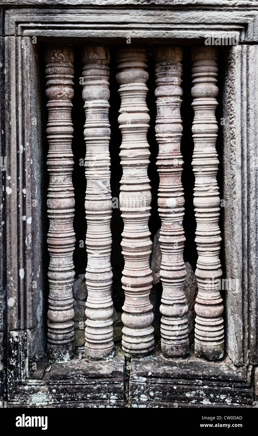 Dans l'ancien style de fenêtre traditionnels temples cambodgiens Banque D'Images