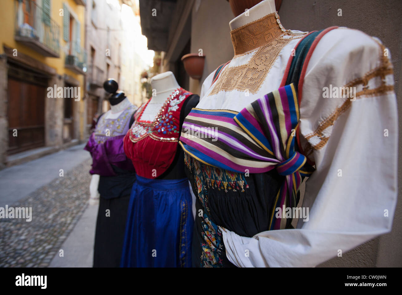 Manequin Robe Mannequins en robes traditionnelles Photo Stock - Alamy