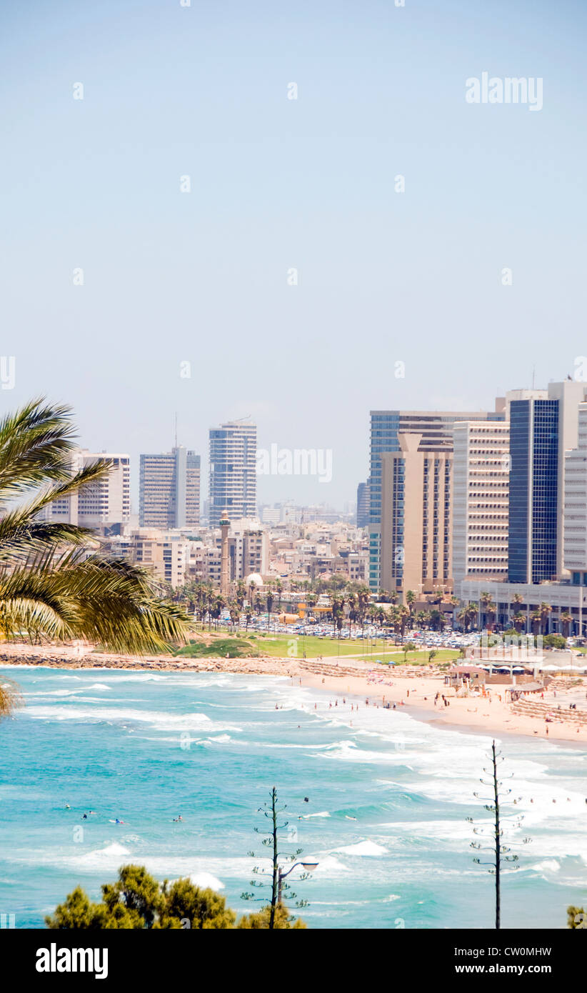 Sur les toits de la ville Tel Aviv Israel beach avec des tours d'hôtels bureaux Asie Banque D'Images