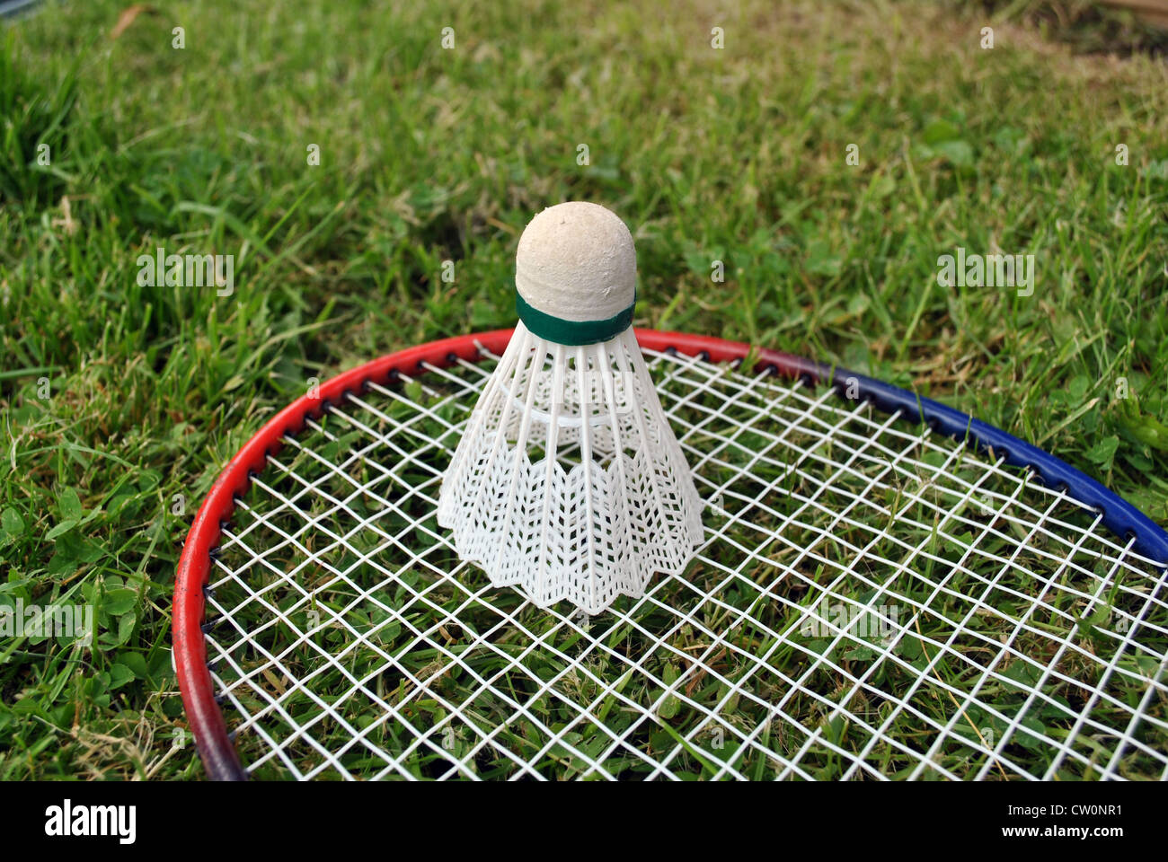 Volant sur une raquette de badminton Banque D'Images