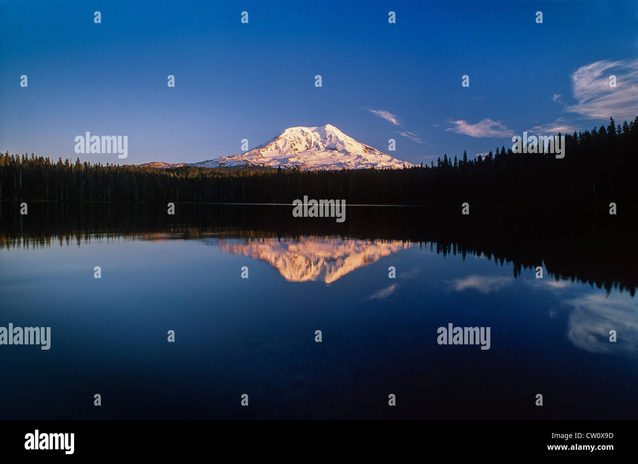 Mt. Adams et Takhlakh Lake at sunset, Mt. Adams Wilderness, Washington Banque D'Images