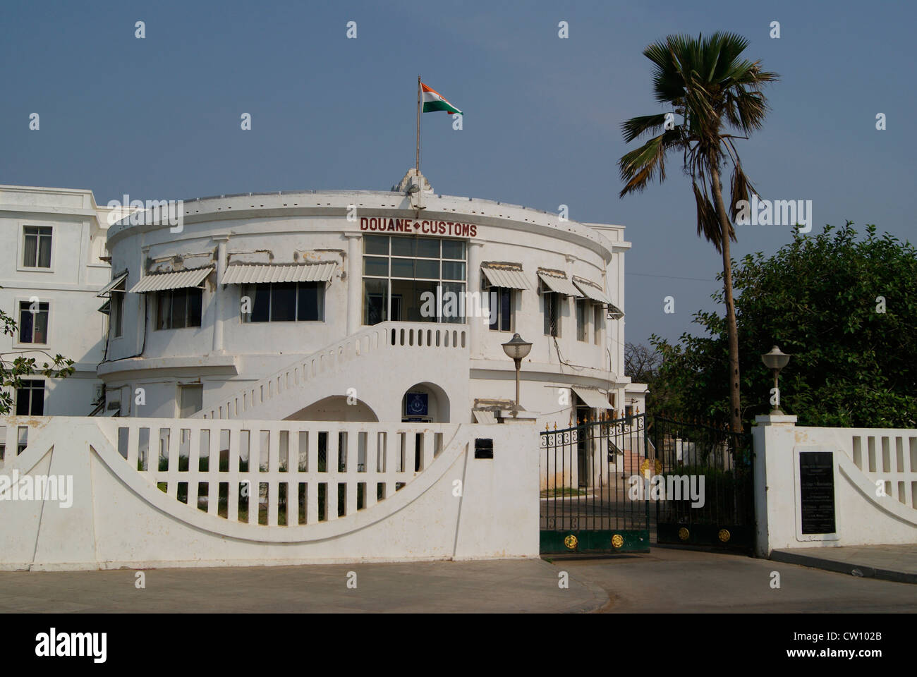 Bureau de douane Douane bâtiment construit par l'anglais Pondicherry Puducherry Tamil Nadu Inde.Une touche d'architecture coloniale Française Banque D'Images
