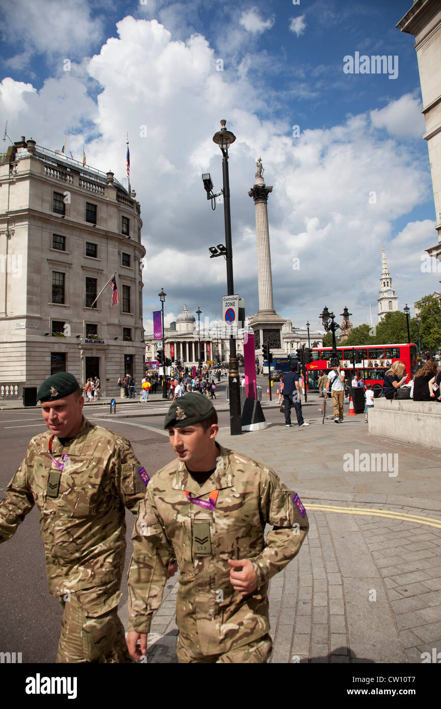 En service militaire près de Horse Guards Parade, qui était à la maison à de nombreux événements au cours de l'Jeux olympiques de 2012 à Londres de 2010 à Londres. Banque D'Images