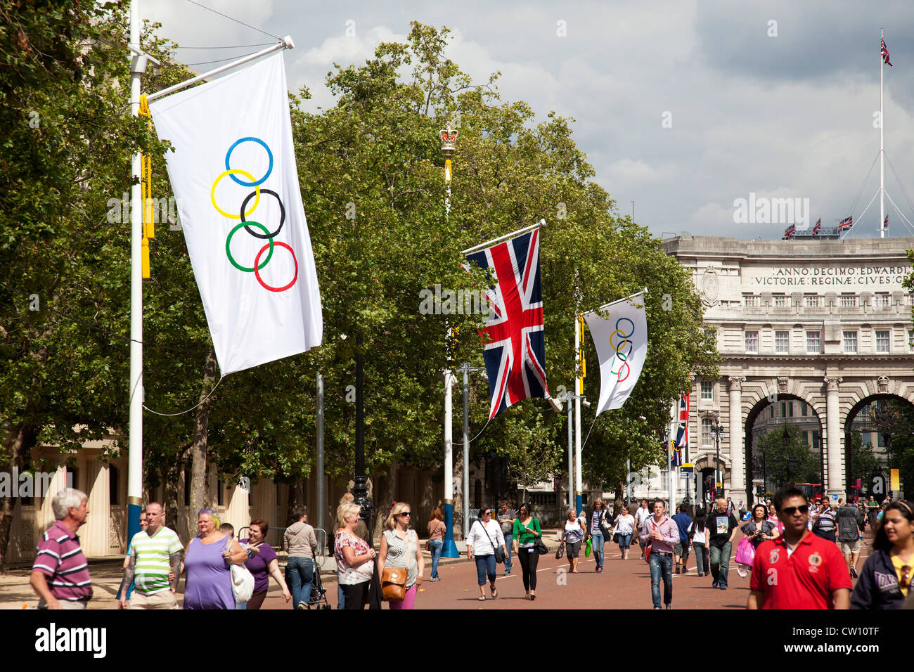 Les gens viennent à Horse Guards Parade et le Mall, qui était à la maison à de nombreux événements au cours de l'Jeux olympiques de 2012 à Londres de 2010 à Londres. Banque D'Images