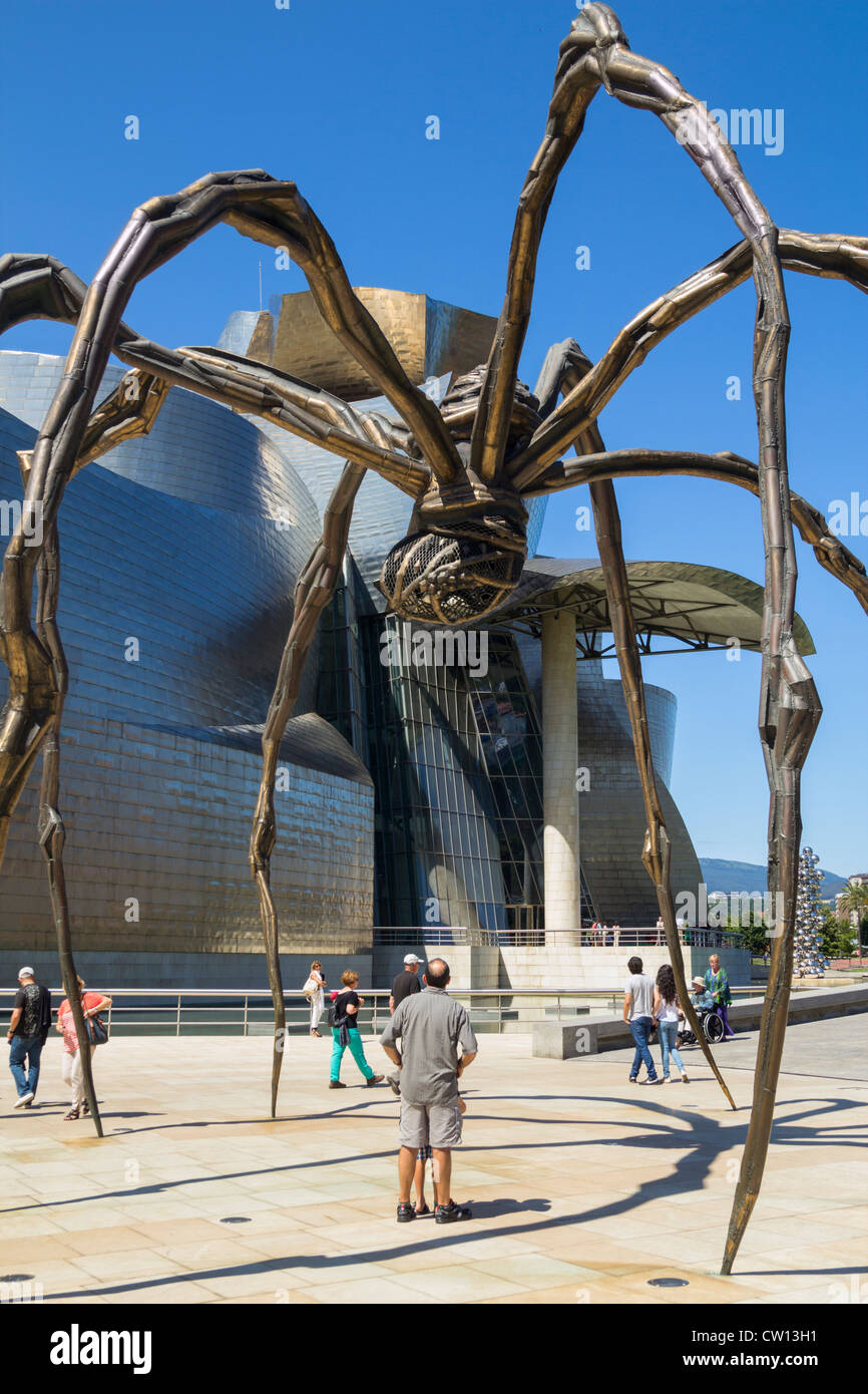 Sculpture d'araignée à l'extérieur Musée Guggenheim de Bilbao, Pays Basque, Espagne Banque D'Images