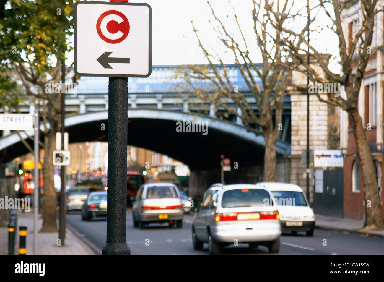 Congestion charge zone indiquée sur un panneau routier. Le centre de Londres, au Royaume-Uni. Banque D'Images