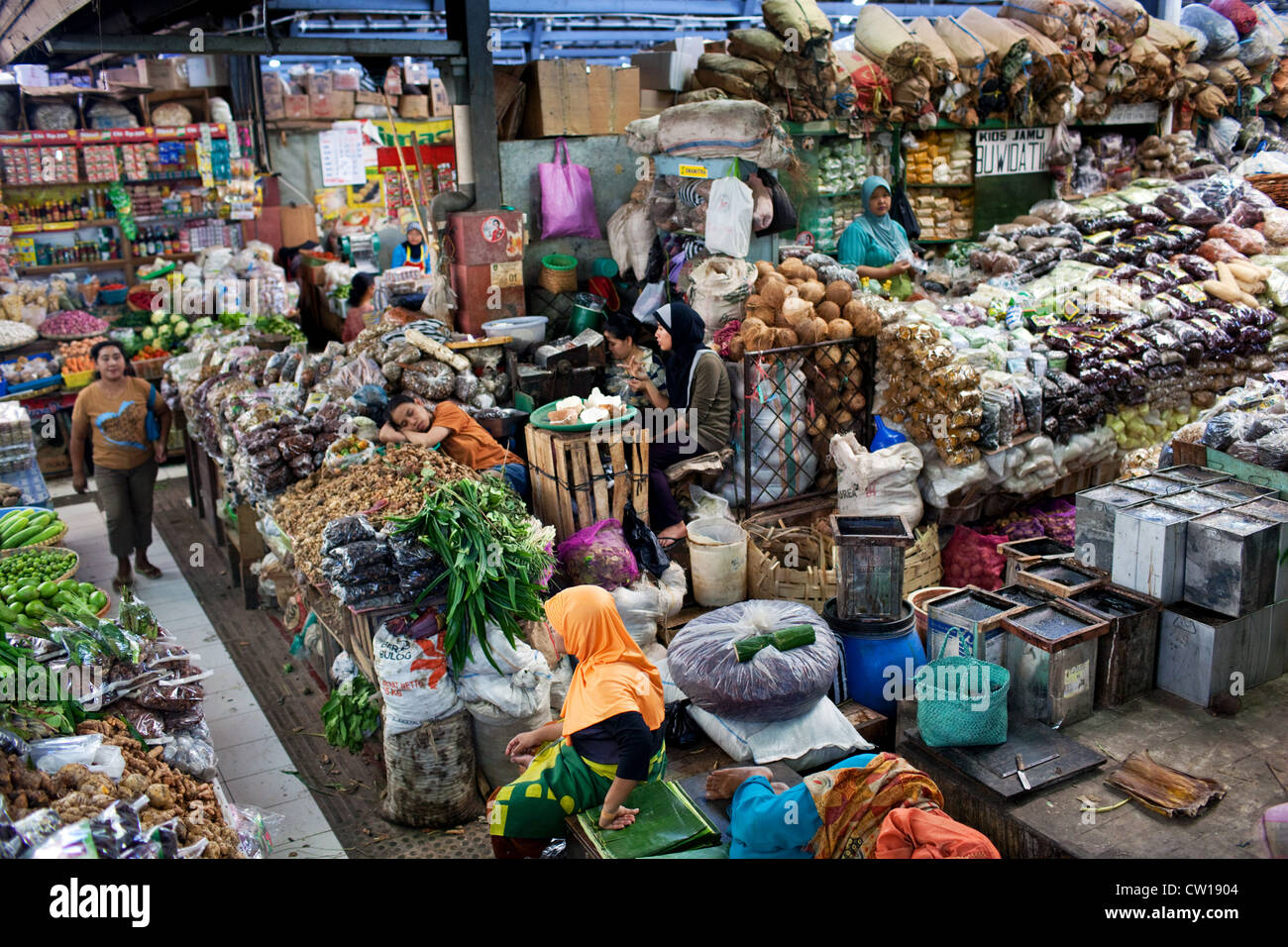 Marché traditionnel Pasar Gede en Solo (Surakarta), Java, Indonésie Banque D'Images
