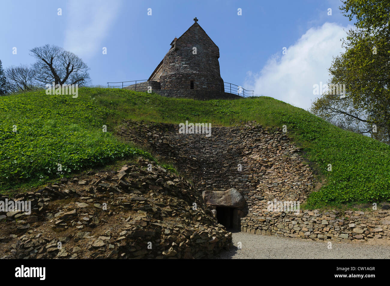 Sépulture néolithique La Hougue Bie ca. 3000 vb.C,., à l'île de Jersey, Channel Islands Banque D'Images